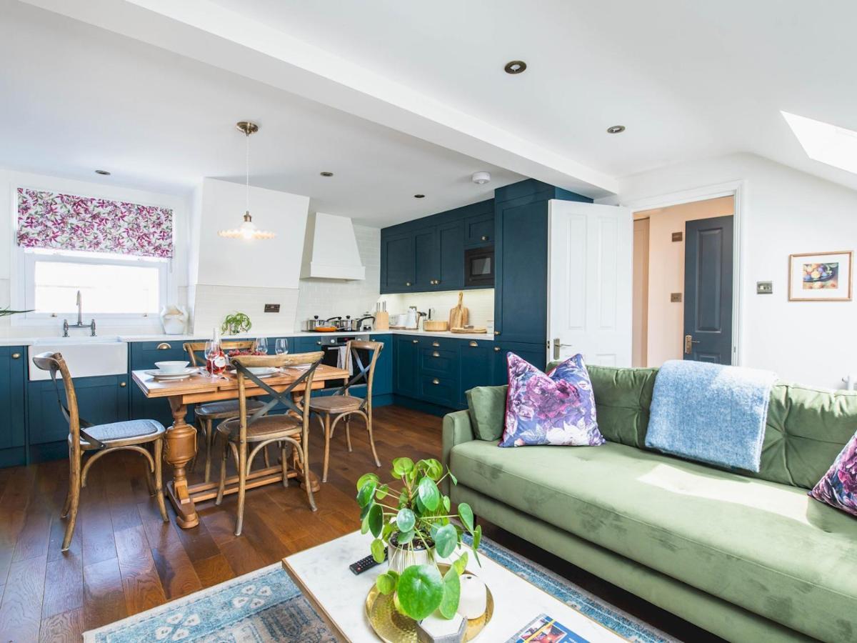 Interior Designed Stylish Flat In Fulham - 5 Min Walk To River Thames - Pass The Keys ロンドン エクステリア 写真