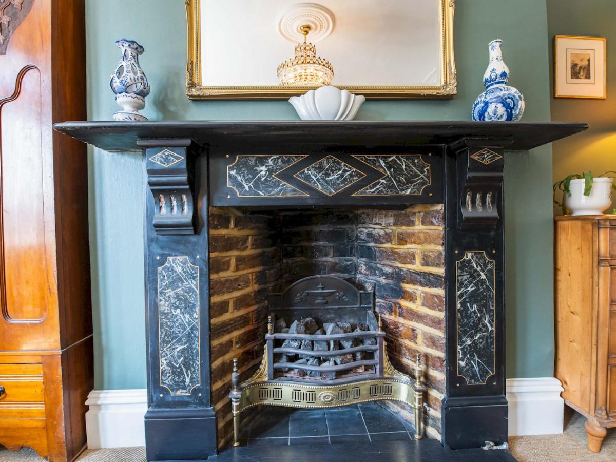 Interior Designed Stylish Flat In Fulham - 5 Min Walk To River Thames - Pass The Keys ロンドン エクステリア 写真