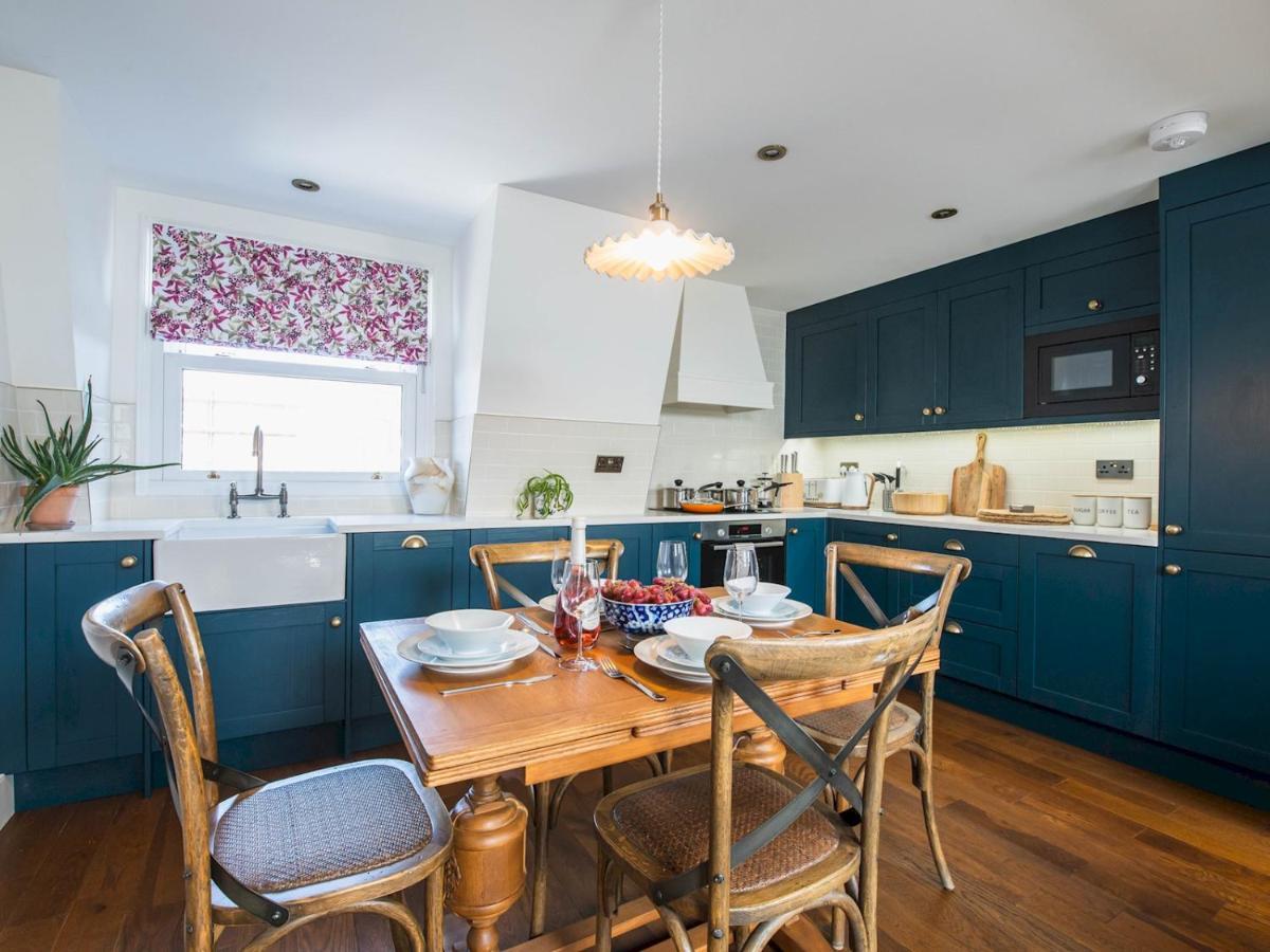 Interior Designed Stylish Flat In Fulham - 5 Min Walk To River Thames - Pass The Keys ロンドン エクステリア 写真
