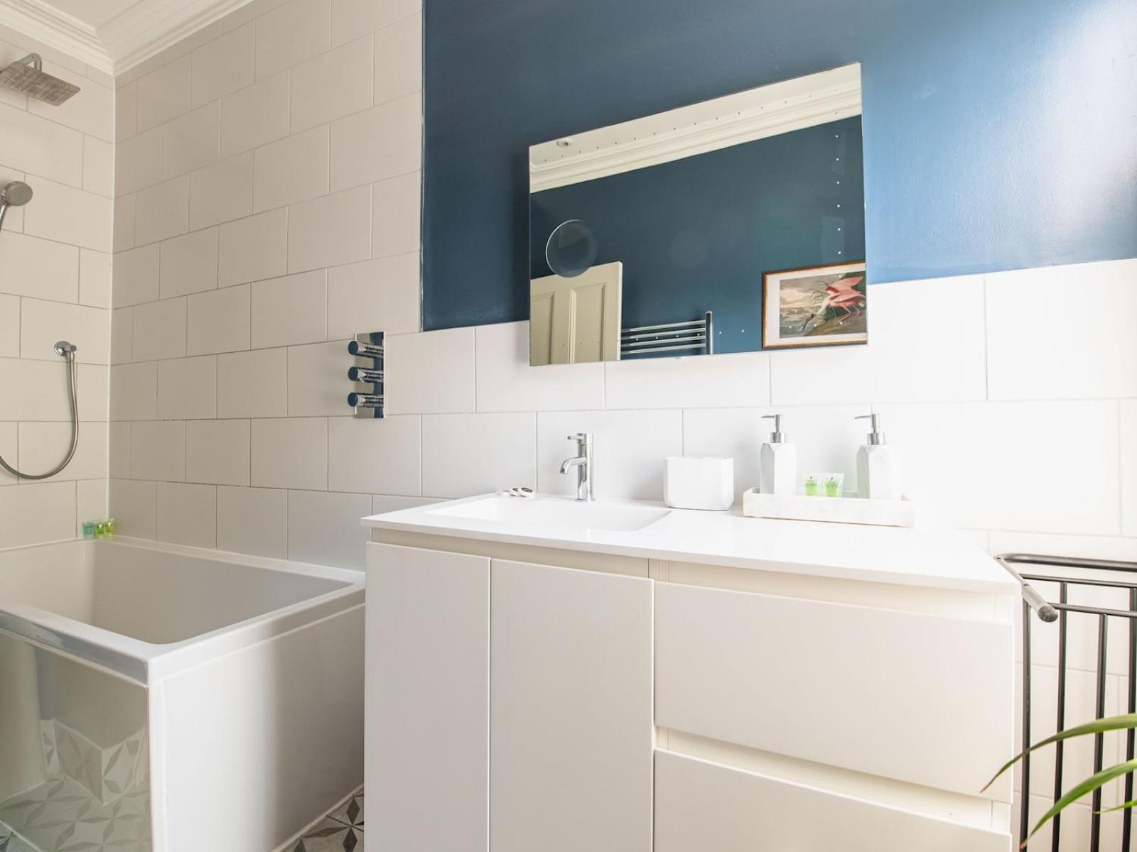Interior Designed Stylish Flat In Fulham - 5 Min Walk To River Thames - Pass The Keys ロンドン エクステリア 写真
