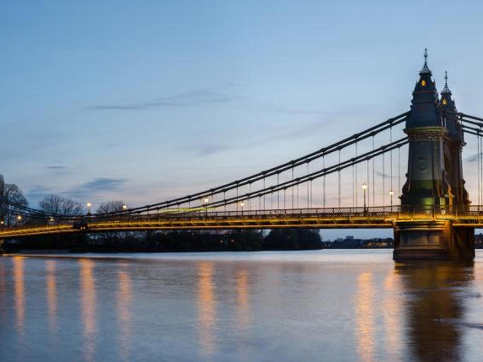 Interior Designed Stylish Flat In Fulham - 5 Min Walk To River Thames - Pass The Keys ロンドン エクステリア 写真